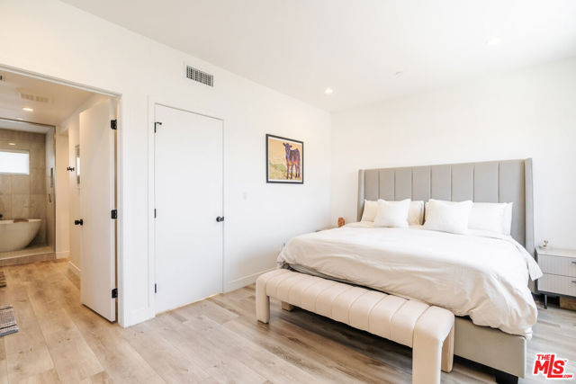 4912 S Centinela Avenue, Los Angeles CA: https://media.crmls.org/mediaz/17a63dc7-326c-4bb9-a41e-34f4aafdae2b.jpg