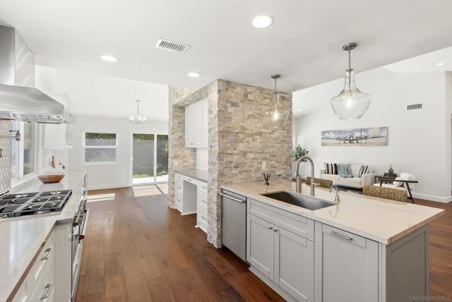 1458 Clark Court, Vista CA: https://media.crmls.org/mediaz/17a715f9-d325-4295-8f2d-33491260560d.jpg