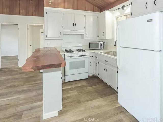 Detail Gallery Image 9 of 19 For 440 W Mojave Bld, Big Bear City,  CA 92314 - 4 Beds | 2 Baths