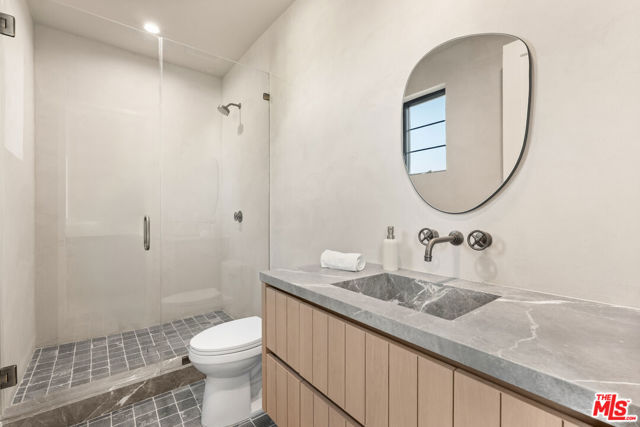 11746 La Maida Street, Valley Village CA: https://media.crmls.org/mediaz/17a763a8-701c-4163-9033-5f1fd732b667.jpg