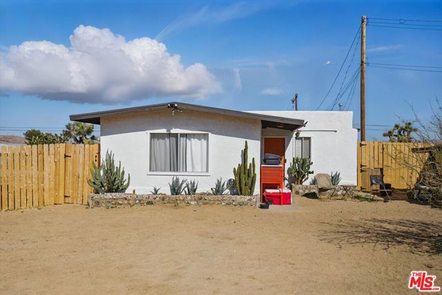 6391 Ruth Drive, Yucca Valley CA: https://media.crmls.org/mediaz/17a93198-5e51-4fc4-803c-643e01ced96e.jpg