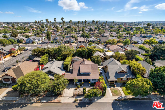 2114 W 28th Street, Los Angeles CA: https://media.crmls.org/mediaz/17a96d54-ef73-4cfd-9602-d787819aef8d.jpg