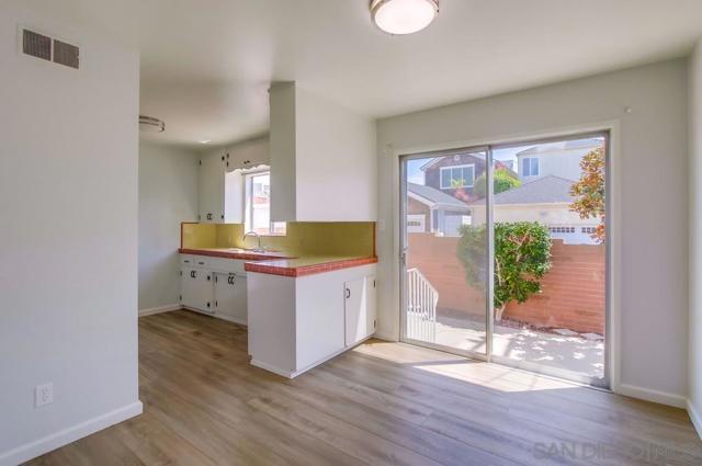349 351 G Avenue, Coronado CA: https://media.crmls.org/mediaz/17a9e295-b976-4de0-a5ab-18dca1d9ade6.jpg