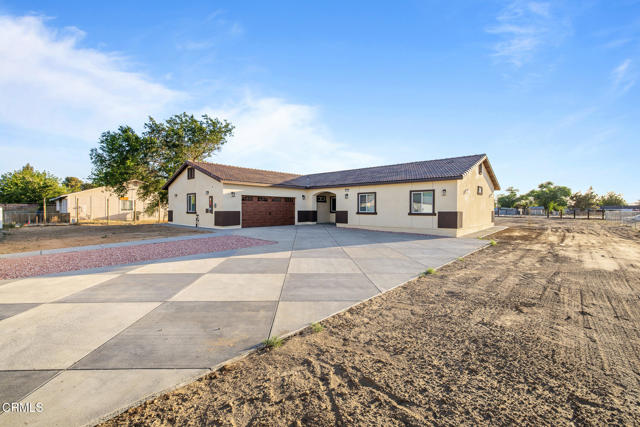 Detail Gallery Image 3 of 35 For 40719 E 171st Street St, Lake Los Angeles,  CA 93535 - 4 Beds | 2 Baths