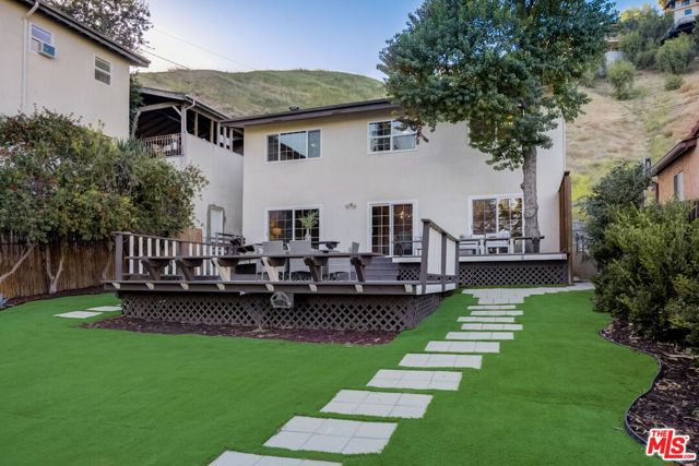 4990 Llano Drive, Woodland Hills CA: https://media.crmls.org/mediaz/17aa8097-cab2-4847-aeb4-882cb3f43e54.jpg