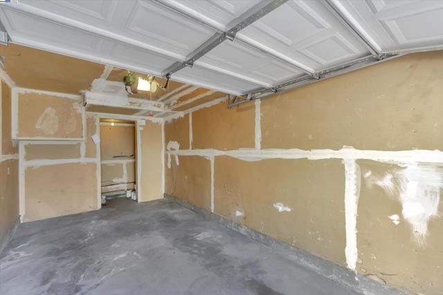 1896 San Vincente Dr, Concord CA: https://media.crmls.org/mediaz/17aaf277-6bcb-4883-a63c-1b5aaa8163b8.jpg