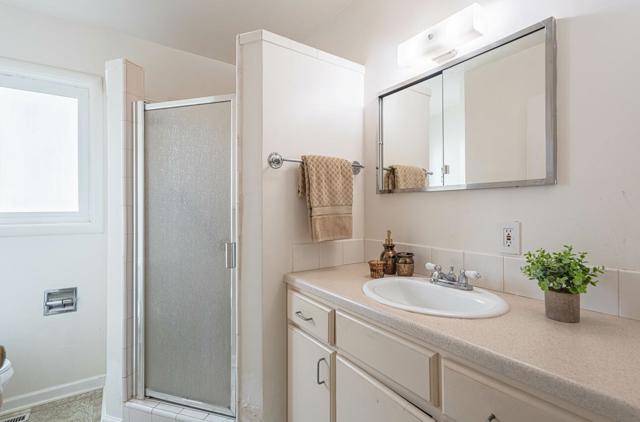 914 Junipero Way, Salinas CA: https://media.crmls.org/mediaz/17ab111e-2860-44e2-9c6e-e4e54475be24.jpg