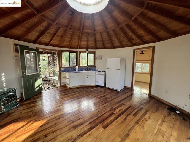 1557 Los Alamos RD, Santa Rosa CA: https://media.crmls.org/mediaz/17ab26c9-8cc1-4443-8548-dc0310d91106.jpg