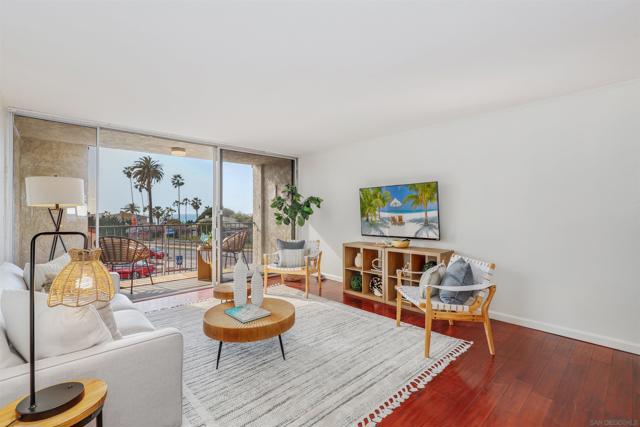 7811 Eads Ave, La Jolla, California 92037, 2 Bedrooms Bedrooms, ,2 BathroomsBathrooms,Condominium,For Sale,Eads Ave,250020509SD