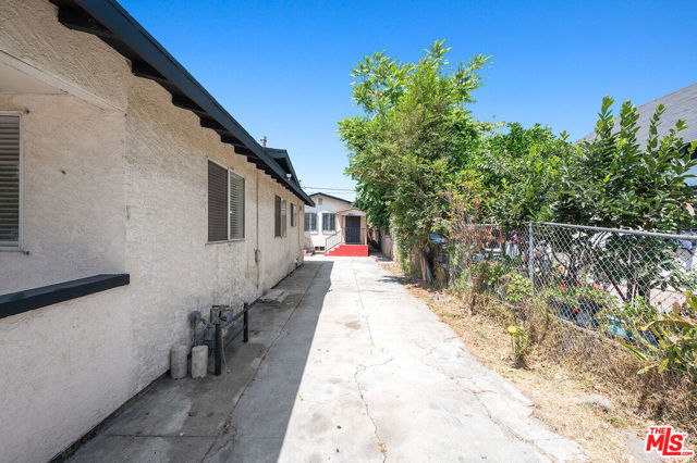 10603 Lou Dillon Avenue, Los Angeles, California 90002, ,Multi-Family,For Sale,Lou Dillon,24426659