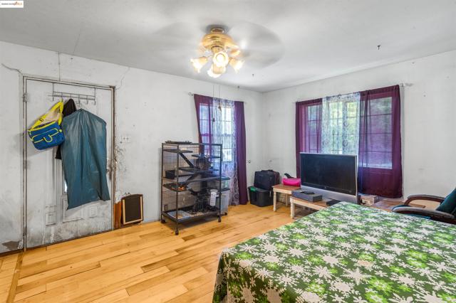 832 W 11Th St, Antioch CA: https://media.crmls.org/mediaz/17ac50d3-72ad-4a1d-b7b9-cd673d1ffc66.jpg