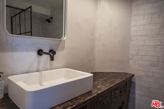120 Galleon Street, Marina del Rey CA: https://media.crmls.org/mediaz/17acc7d6-25fa-4358-8ca5-40ed64a5a3de.jpg
