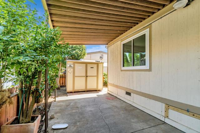812 W Clover Road, Tracy CA: https://media.crmls.org/mediaz/17acc92f-a704-4fd8-85b9-531412e16a40.jpg