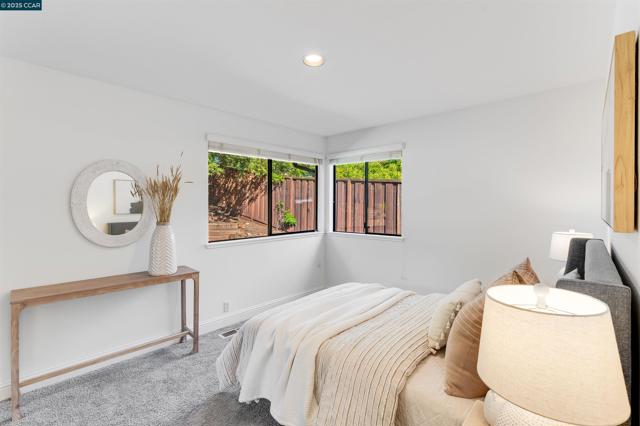 2424 San Miguel Dr, Walnut Creek CA: https://media.crmls.org/mediaz/17ad0bd8-18ec-4c43-91c1-adab7289ee32.jpg