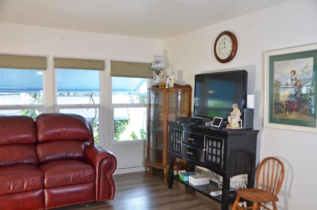 Detail Gallery Image 7 of 30 For 245 W Bobier Dr #SPC 91,  Vista,  CA 92083 - 2 Beds | 2 Baths