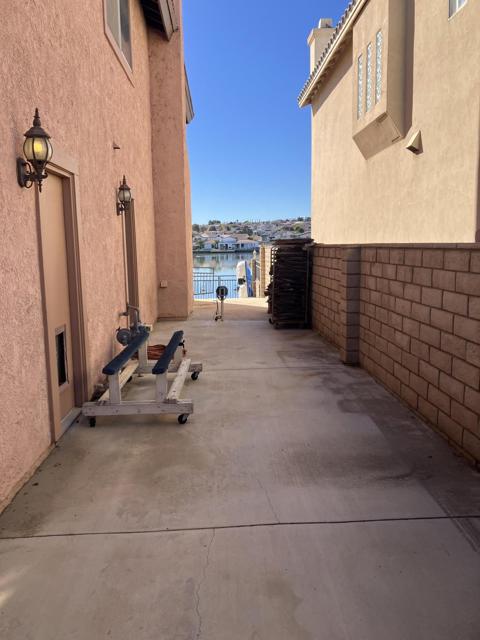 18125 Harbor Drive Drive, Victorville CA: https://media.crmls.org/mediaz/17ade984-2031-455d-aed9-dcf574809af7.jpg