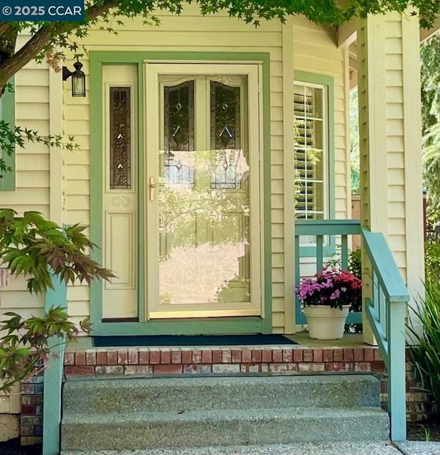 1020 Canyon Hills Road, San Ramon CA: https://media.crmls.org/mediaz/17ae4e83-1eb0-45ae-83b1-c9c9b0c0d5c3.jpg