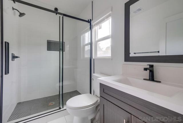 2476 Coolidge Ave, Los Angeles CA: https://media.crmls.org/mediaz/17af1bd5-df0b-4f43-858c-afd232592d79.jpg