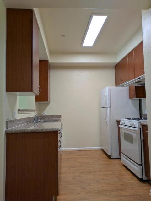 989 Franklin Street, Oakland CA: https://media.crmls.org/mediaz/17b0df88-3de7-45b9-b952-66f3e7eeb273.jpg