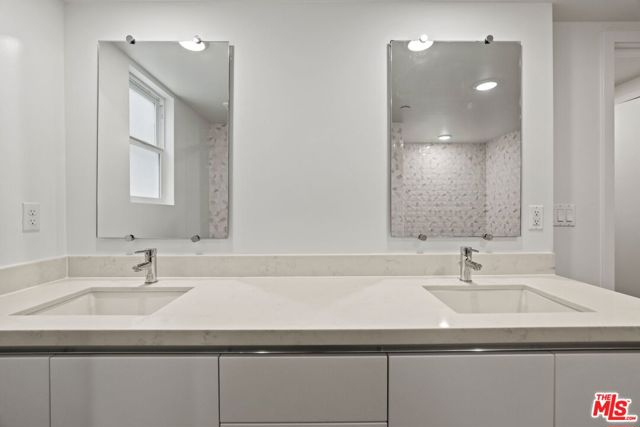1223 Wellesley Avenue, Los Angeles CA: https://media.crmls.org/mediaz/17b181fd-ef83-4528-8d7c-251d38b74e42.jpg