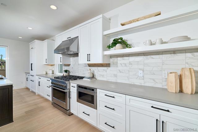 557 N Vulcan Ave, Encinitas CA: https://media.crmls.org/mediaz/17b18269-c1a1-412e-9558-91a423dcf63e.jpg