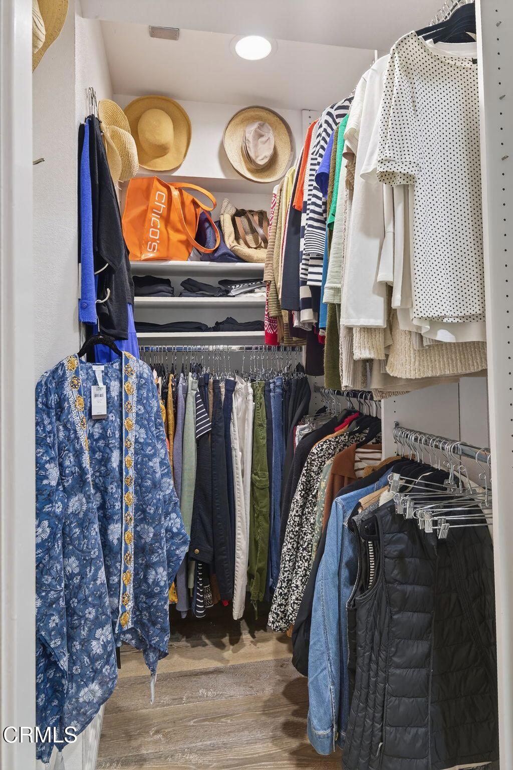 https://media.crmls.org/mediaz/17b202a0-c724-43a0-891e-1f48569f0848.jpg?preset=X-Large
