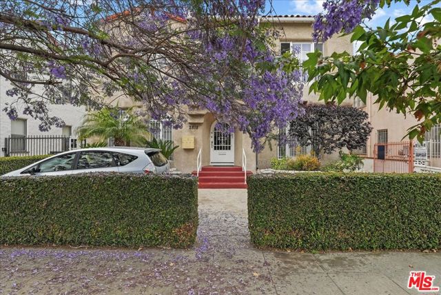 2818 S Bronson Avenue, Los Angeles CA: https://media.crmls.org/mediaz/17b221f5-aaf8-457e-99d6-79a8f8f59499.jpg