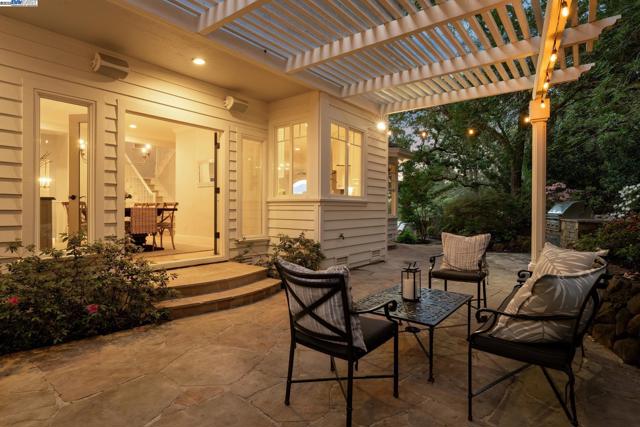 1617 Campesino Ct., Alamo CA: https://media.crmls.org/mediaz/17b23055-d9eb-4312-bc39-8383672b18e3.jpg