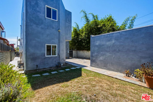 869 Warren Avenue photo 32
