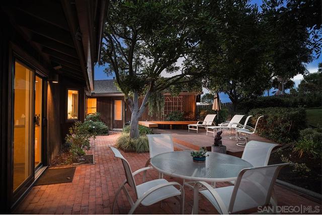 6346 Ridge Manor Avenue, San Diego CA: https://media.crmls.org/mediaz/17b2a94d-8bd2-4c54-ad41-85d817d421b7.jpg