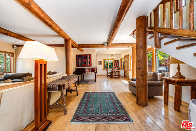 454 E Rustic Road, Santa Monica CA: https://media.crmls.org/mediaz/17b2ba43-591f-4b47-ab86-e0d2fac65459.jpg