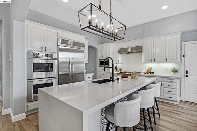 2170 Santa Croce Dr, Livermore CA: https://media.crmls.org/mediaz/17b2cc38-7b55-4f1f-b7d5-9b81a843d765.jpg