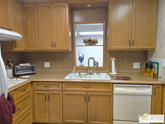 69490 Parkside Drive, Desert Hot Springs CA: https://media.crmls.org/mediaz/17b33dca-ba42-4736-8d79-a7662477bcc6.jpg