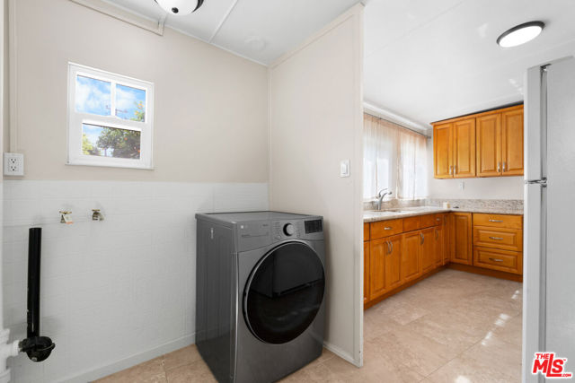 2900 Asbury Street, Los Angeles CA: https://media.crmls.org/mediaz/17b3f58c-761d-43d9-9c97-5f898735005c.jpg