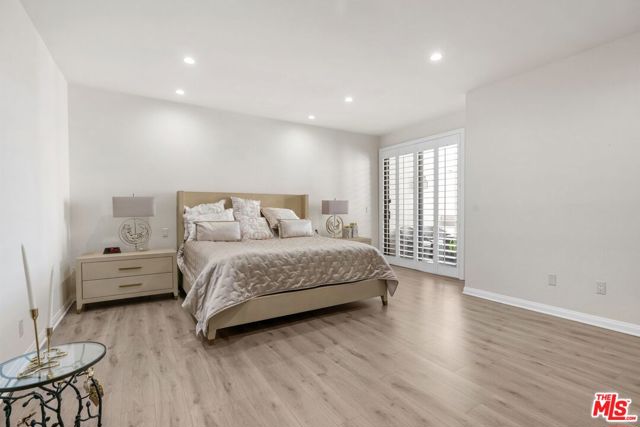 17130 Burbank Boulevard, Encino CA: https://media.crmls.org/mediaz/17b5249c-796b-4ff9-aae1-05b3ec5c43ff.jpg
