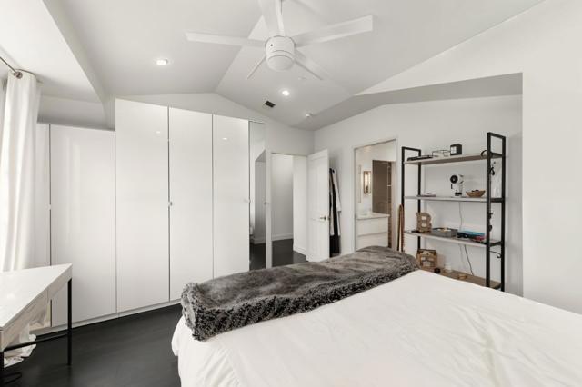 543 8th Avenue, Menlo Park CA: https://media.crmls.org/mediaz/17b5f72e-bd51-4cc2-a604-0842fb5c1e36.jpg