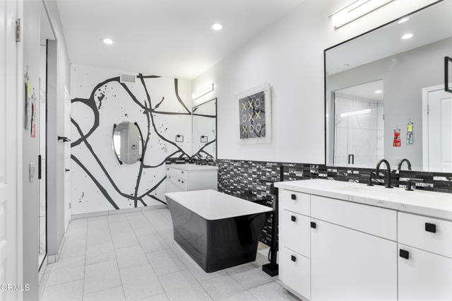 1524 Seabridge Lane, Oxnard CA: https://media.crmls.org/mediaz/17b60908-9971-4e06-995a-5182c7eed8f5.jpg
