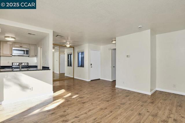 1701 Mahogany Way, Antioch CA: https://media.crmls.org/mediaz/17b6608f-38b9-44b0-b699-4f9c8c011152.jpg