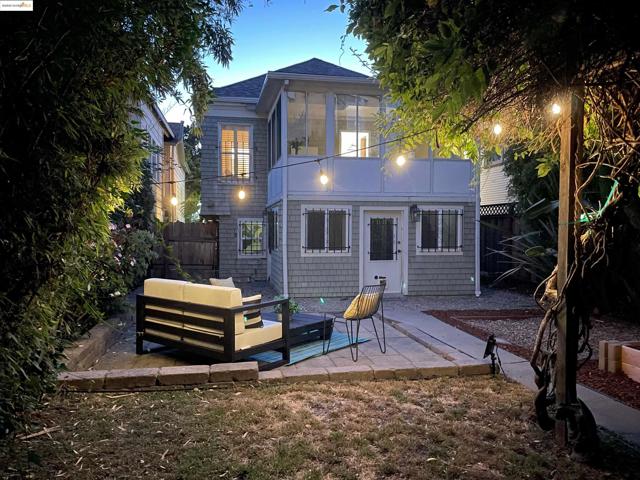 2002 Chestnut St, Oakland CA: https://media.crmls.org/mediaz/17b6ce5b-9d79-45bc-af6a-2284137e5a1d.jpg