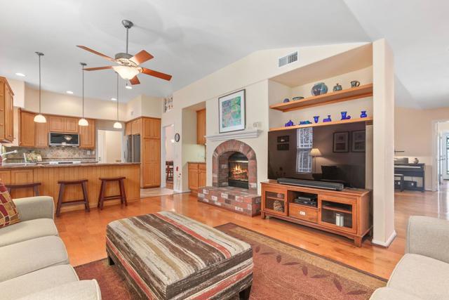Detail Gallery Image 14 of 34 For 1911 La Subida Way, San Marcos,  CA 92078 - 2 Beds | 2 Baths