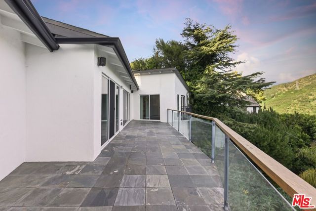 3476 Troy Drive, Los Angeles CA: https://media.crmls.org/mediaz/17b745bc-a076-4dab-99c5-0be016faab9b.jpg