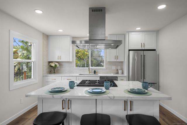3675 Herbert St, San Diego CA: https://media.crmls.org/mediaz/17b7c04b-ed50-4e20-9895-d191c265ff19.jpg