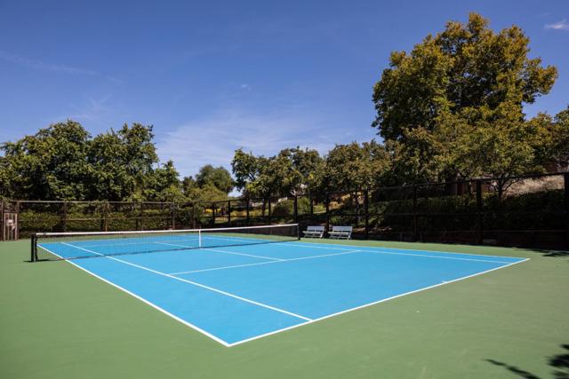 2 Hallmark Circle, Menlo Park CA: https://media.crmls.org/mediaz/17b7c4c3-92fa-48cd-b258-8f7af9700a90.jpg