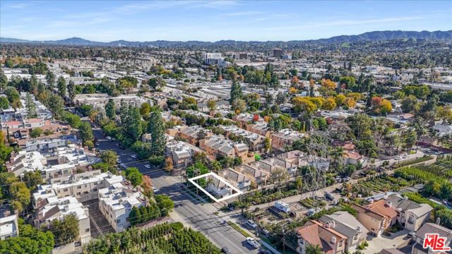 18806 Hatteras Street, Tarzana CA: https://media.crmls.org/mediaz/17b8843a-7871-4285-adfa-1e9520edded8.jpg