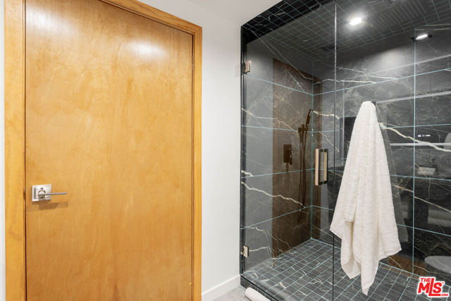 547 N Sweetzer Avenue, West Hollywood CA: https://media.crmls.org/mediaz/17b8a9ab-a34d-4087-9691-1ae11218da80.jpg