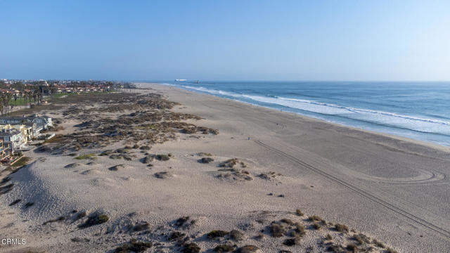 5040 Island View Street, Oxnard CA: https://media.crmls.org/mediaz/17b8d043-be9c-4e1b-889a-1e8cf326ddc9.jpg