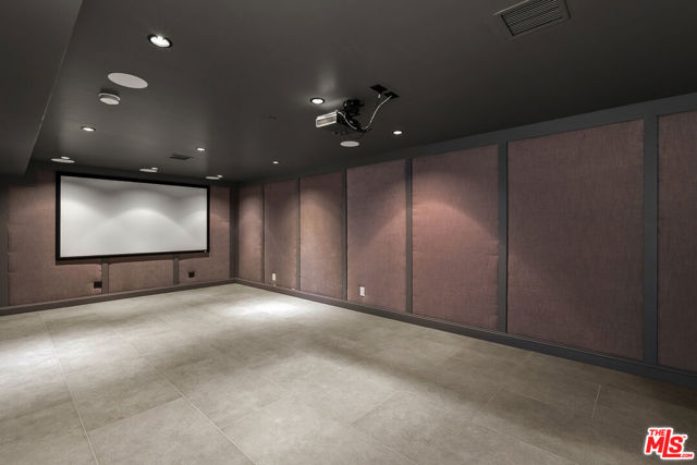 530 N Alta Vista Boulevard, Los Angeles CA: https://media.crmls.org/mediaz/17ba4aa7-f8f2-4f9f-a192-94553023a08f.jpg