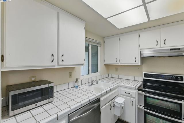 6198 Civic Terrace Ave, Newark CA: https://media.crmls.org/mediaz/17ba534e-21c2-49c1-a556-f3e7124222a1.jpg