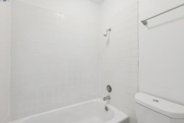 1042 Mohr Ln, Concord CA: https://media.crmls.org/mediaz/17ba5a7d-c524-44f9-bb1f-870e5c66ab4a.jpg