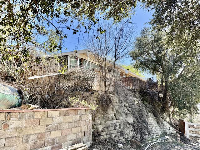 45860 Coyote Street, Banning CA: https://media.crmls.org/mediaz/17bac17d-8c80-429c-9e31-680e6d1046a1.jpg